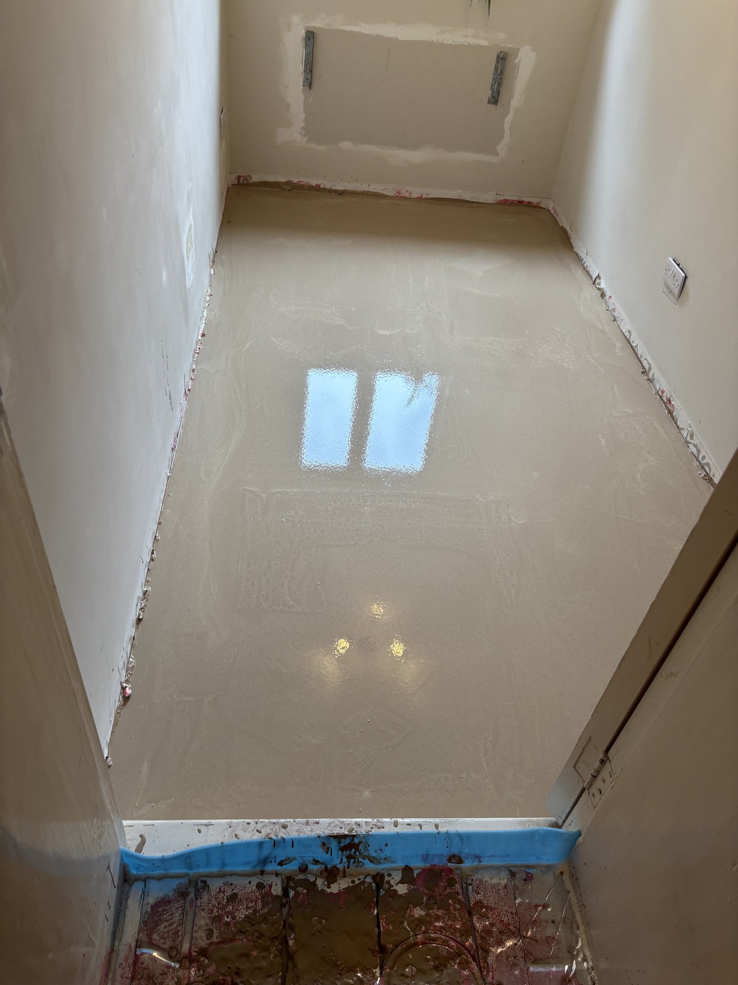 Perimeter edge insulation before pour