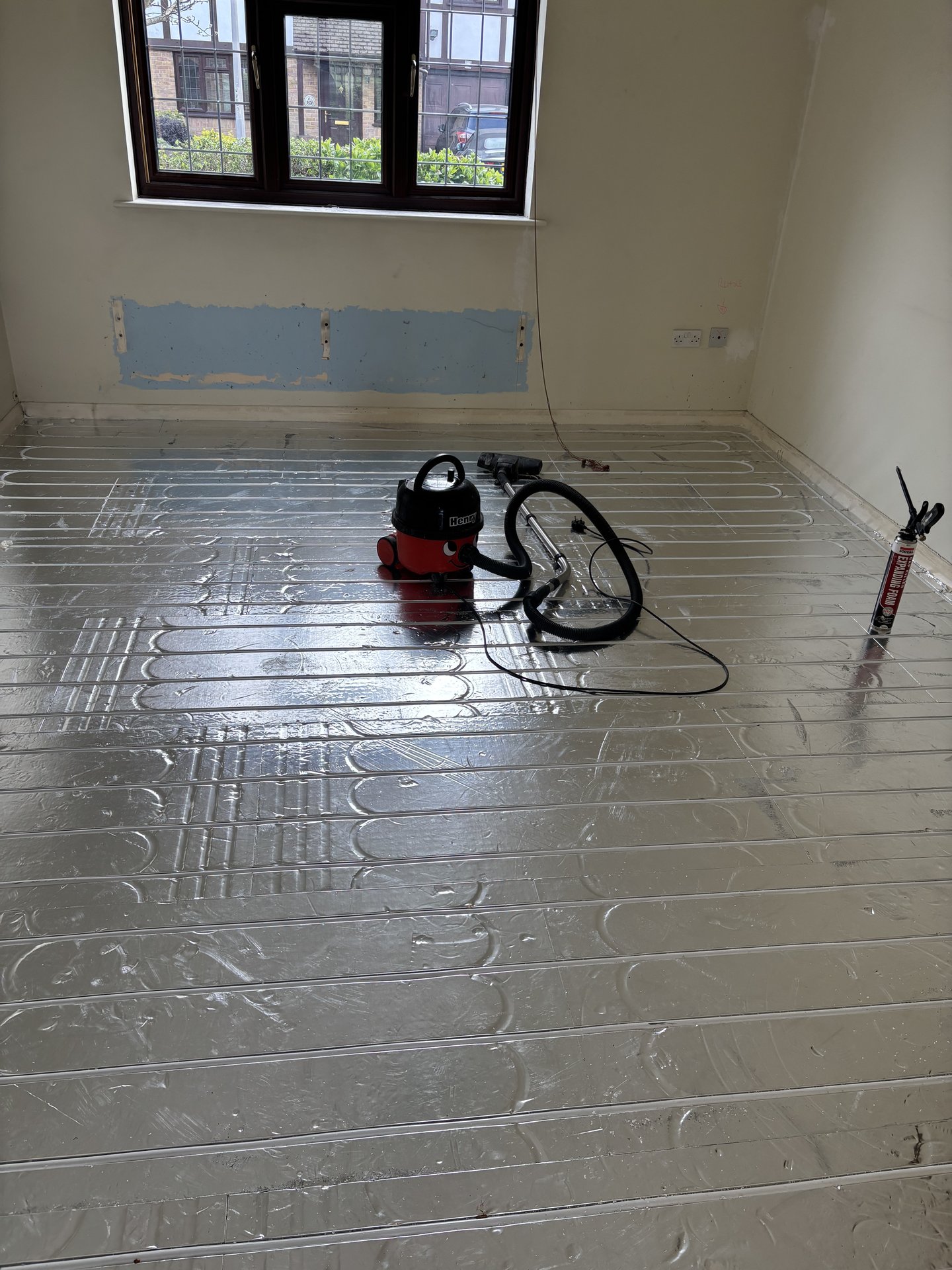 Suspended floor ready for covering