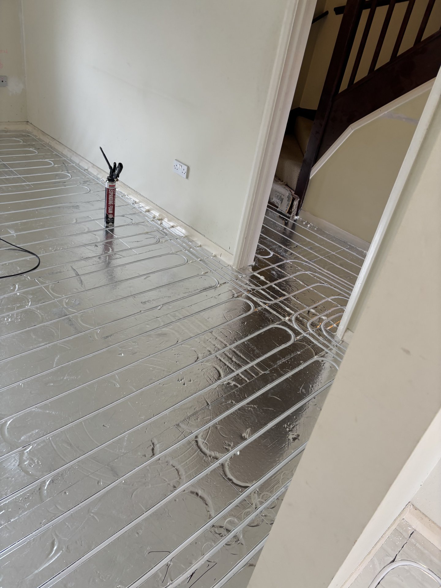 Manifold connected to suspended floor system